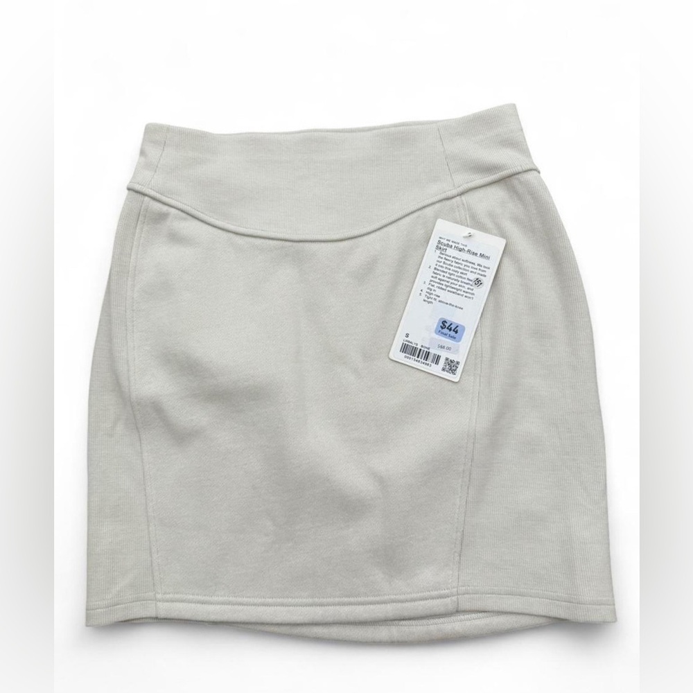 Lululemon Scuba Skirt Color Bone 
Brand new with tags